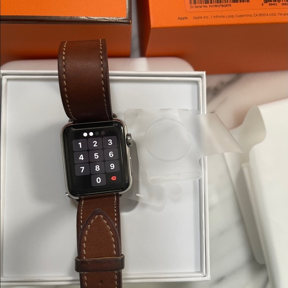 HERMES APPLE WATCH , WITH 38mm FAUVE BERENIA HANDMADE LEATHER DOUBLE TOUR BAND - Picture 10 of 16